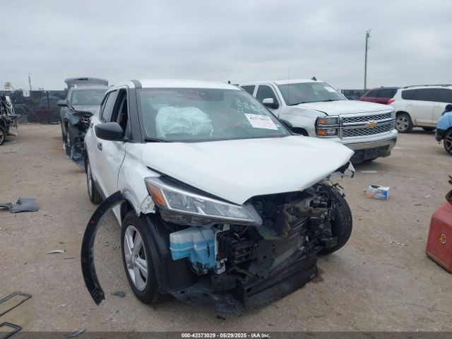  Salvage Nissan Kicks