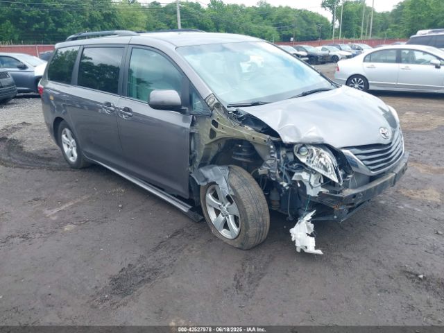  Salvage Toyota Sienna