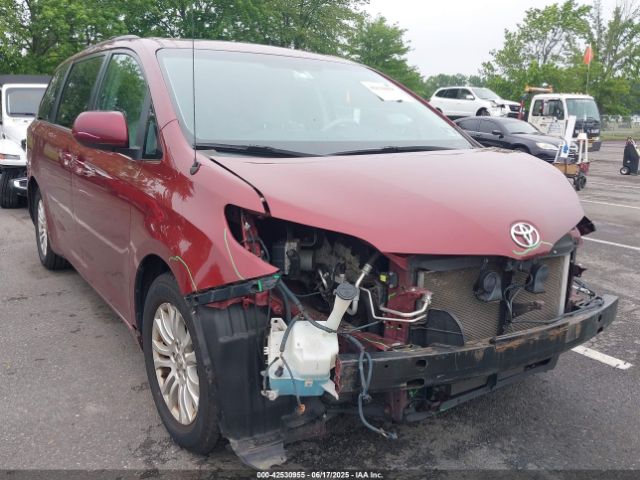  Salvage Toyota Sienna