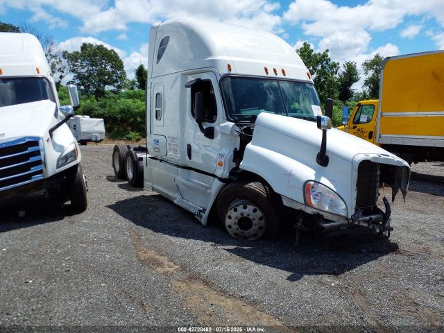  Salvage Freightliner Cascadia 125