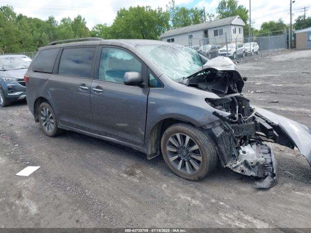  Salvage Toyota Sienna