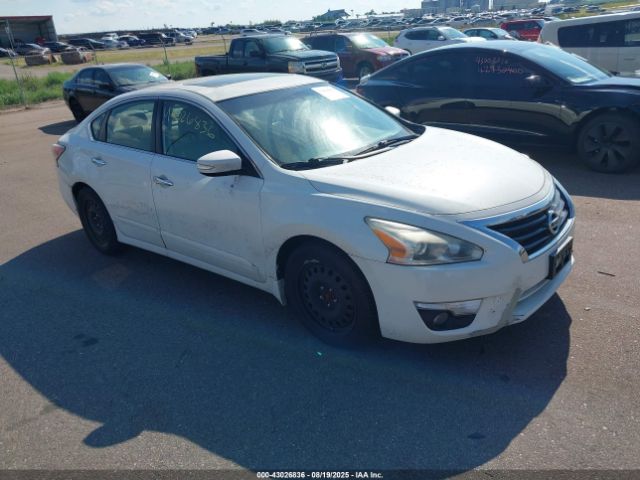  Salvage Nissan Altima