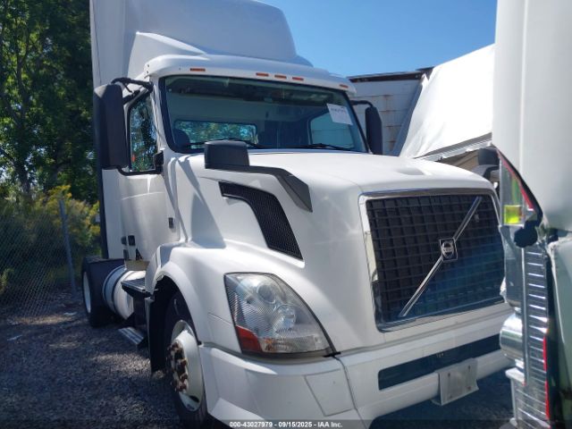  Salvage Volvo Vn