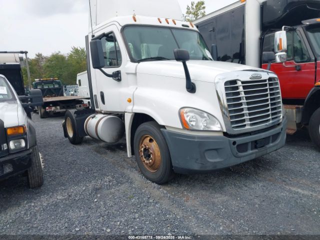  Salvage Freightliner Cascadia 125