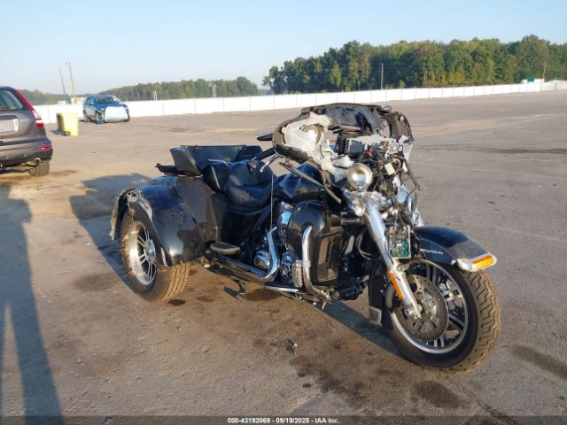  Salvage Harley-Davidson Flhtcutg