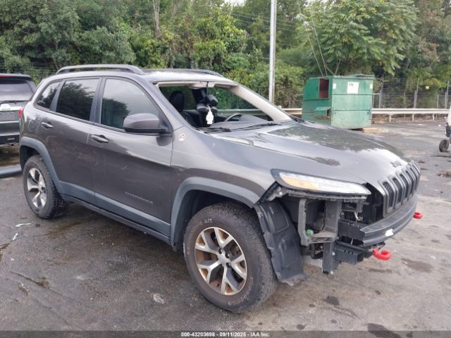  Salvage Jeep Cherokee