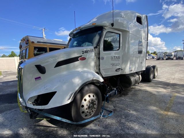  Salvage Peterbilt 579