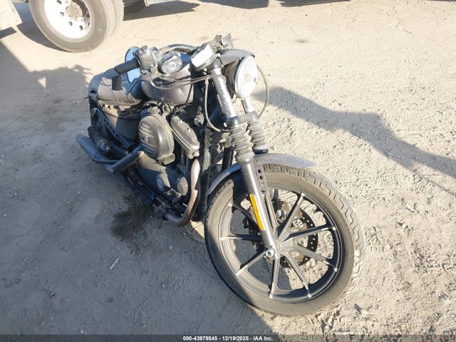 HARLEY-DAVIDSON XL883