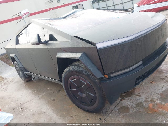 TESLA CYBERTRUCK