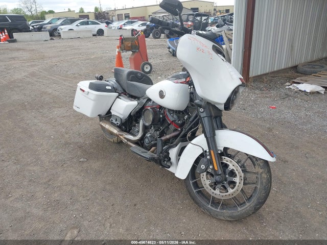 HARLEY-DAVIDSON FLHXSE