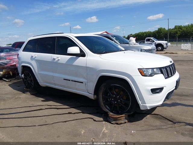 Автомобил