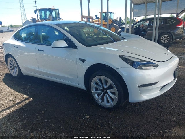 TESLA MODEL 3