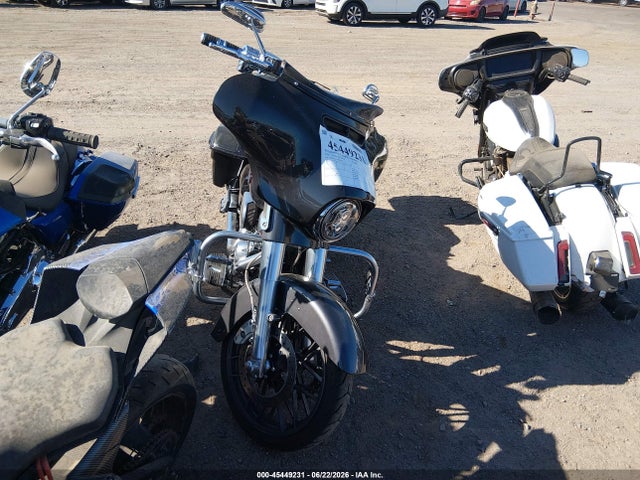 HARLEY-DAVIDSON FLHXSE