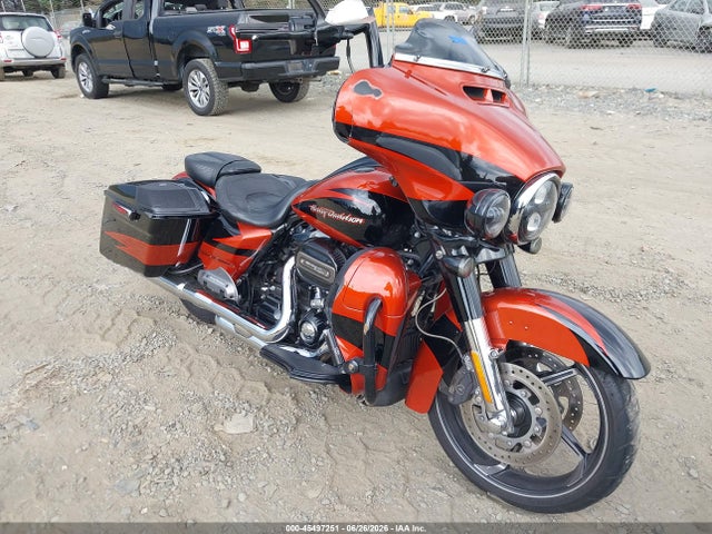 HARLEY-DAVIDSON FLHXSE
