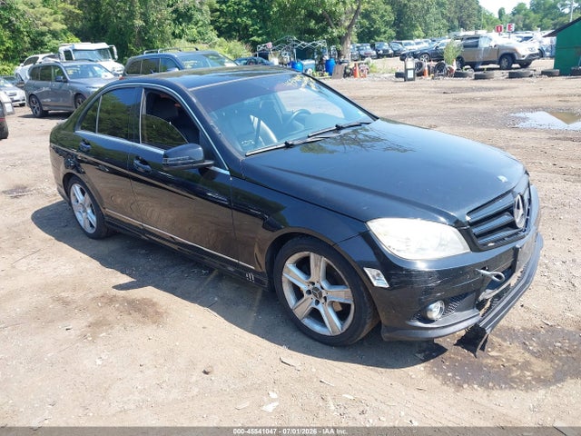 Автомобил