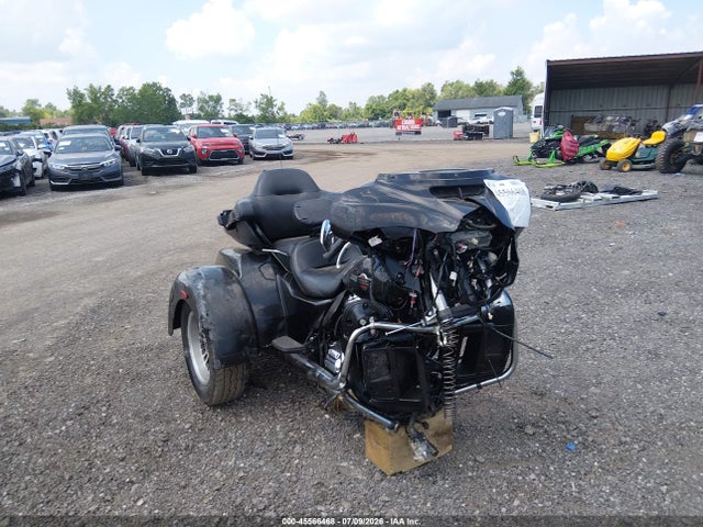 HARLEY-DAVIDSON FLHTCUTG
