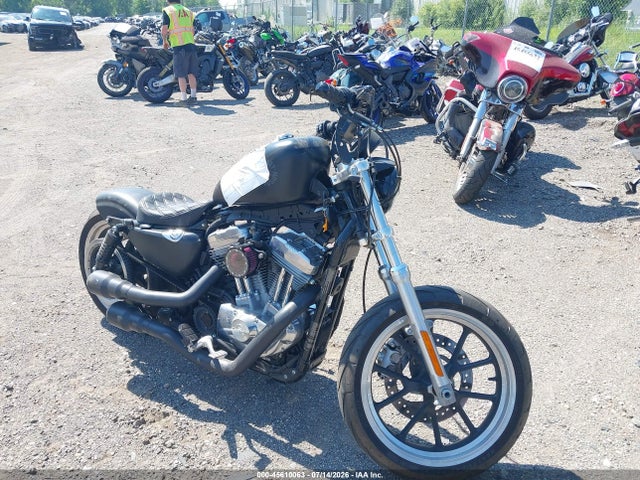 HARLEY-DAVIDSON XL883