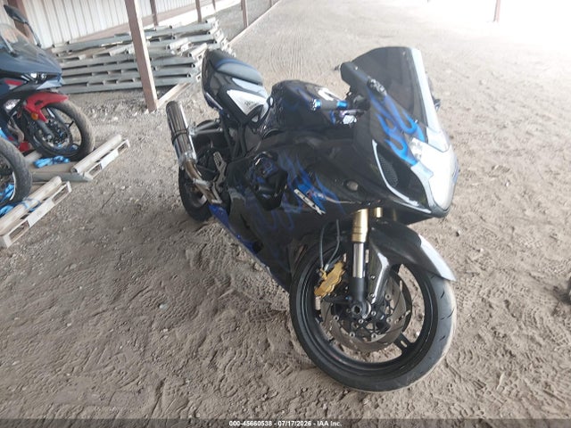 SUZUKI GSX-R750