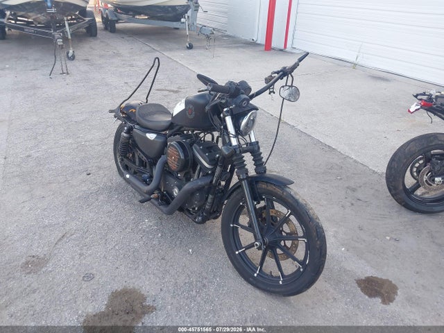 HARLEY-DAVIDSON XL883