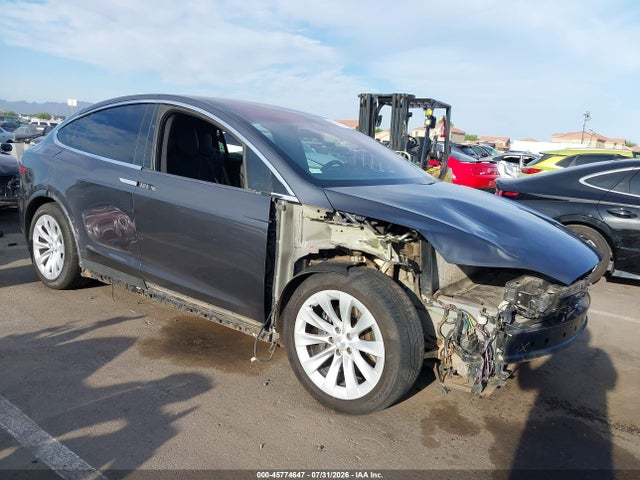 TESLA MODEL X