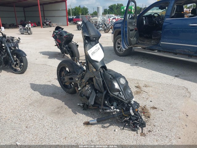 YAMAHA YZFR7