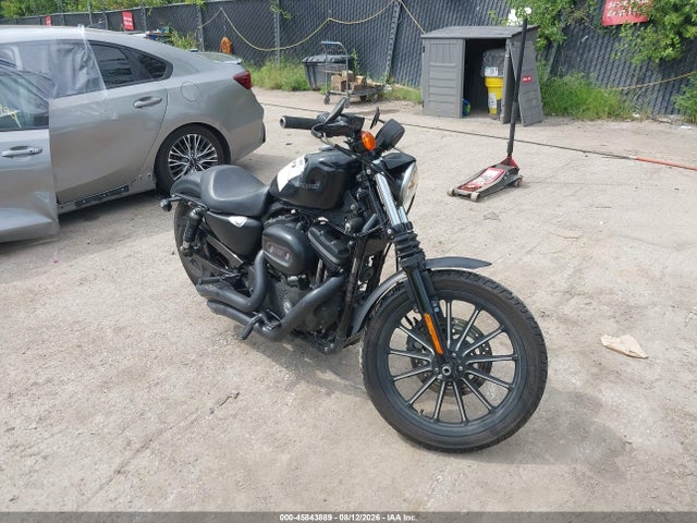 HARLEY-DAVIDSON XL883