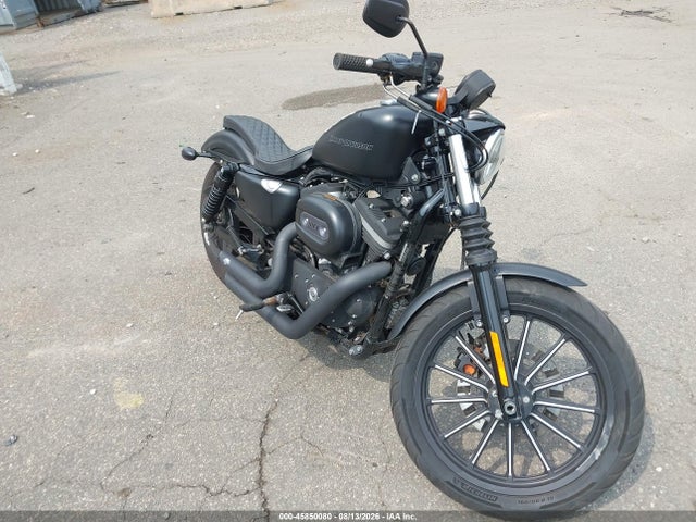 HARLEY-DAVIDSON XL883