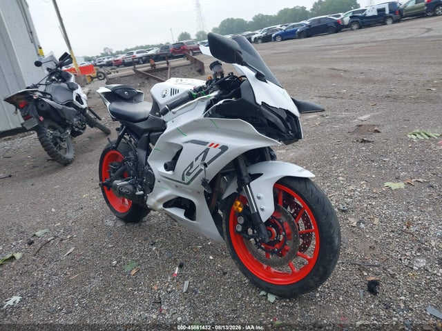 YAMAHA YZFR7