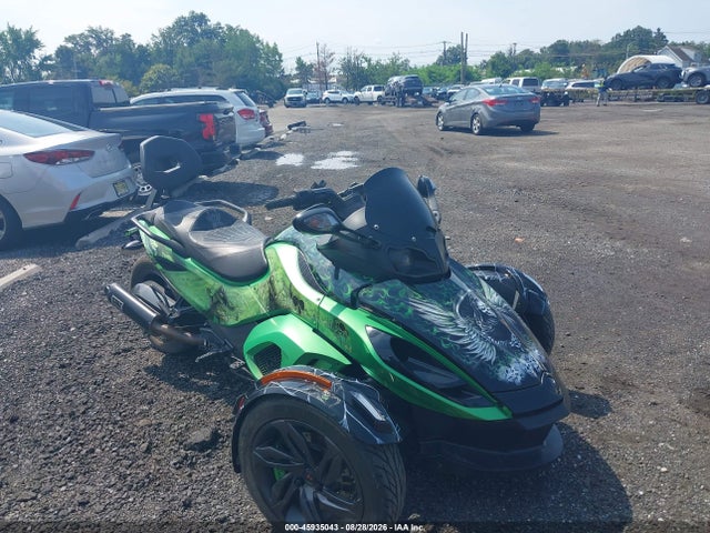 CAN-AM SPYDER ROADSTER