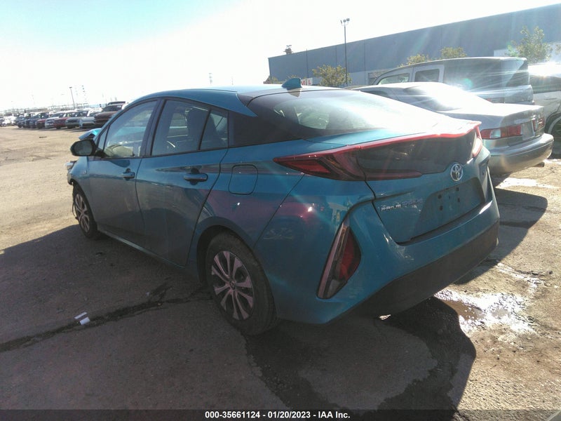 Toyota Prius Prime 2022г.