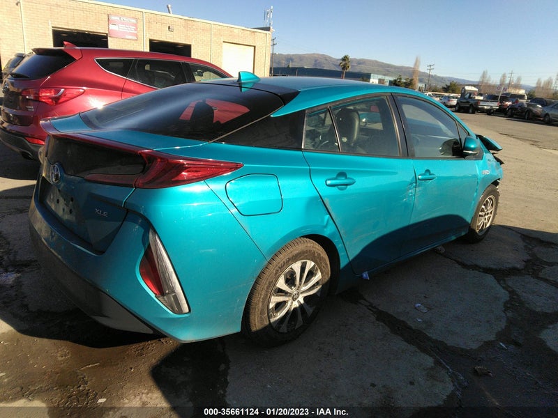 Toyota Prius Prime 2022г.