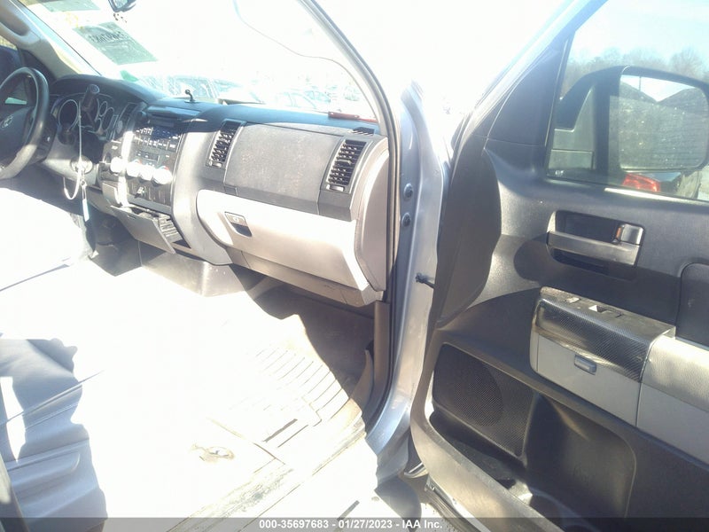 Toyota Tundra 2010г.