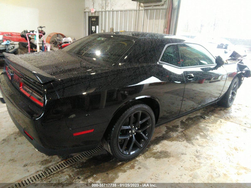 Dodge Challenger 2022г.