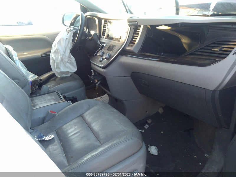 Toyota Sienna 2015г.