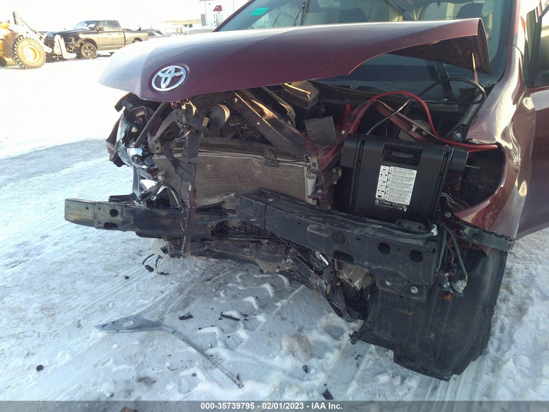 Toyota Sienna 2015г.