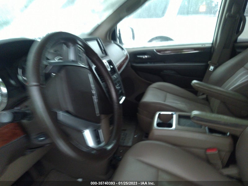 Chrysler Town & Country 2011г.