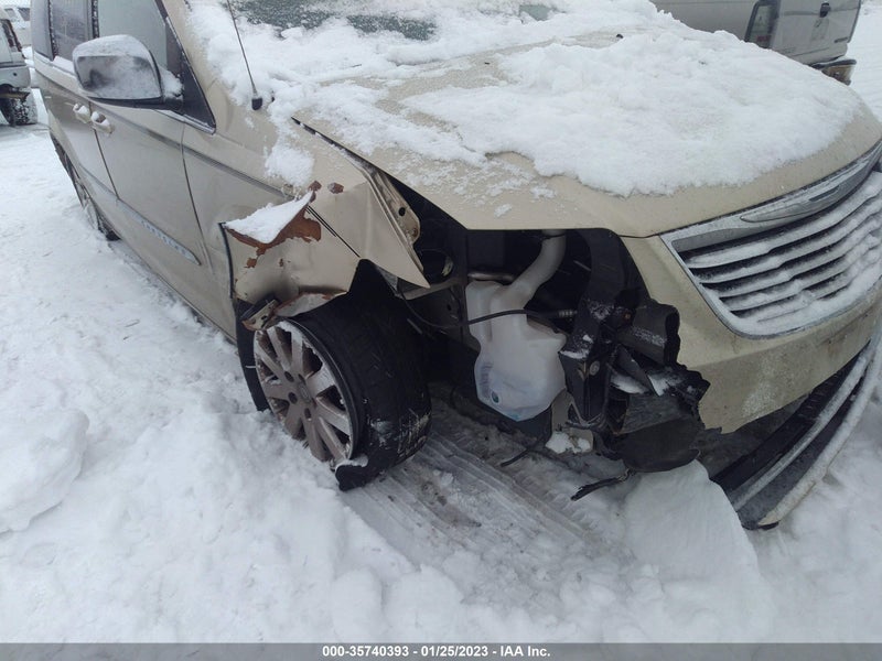 Chrysler Town & Country 2011г.