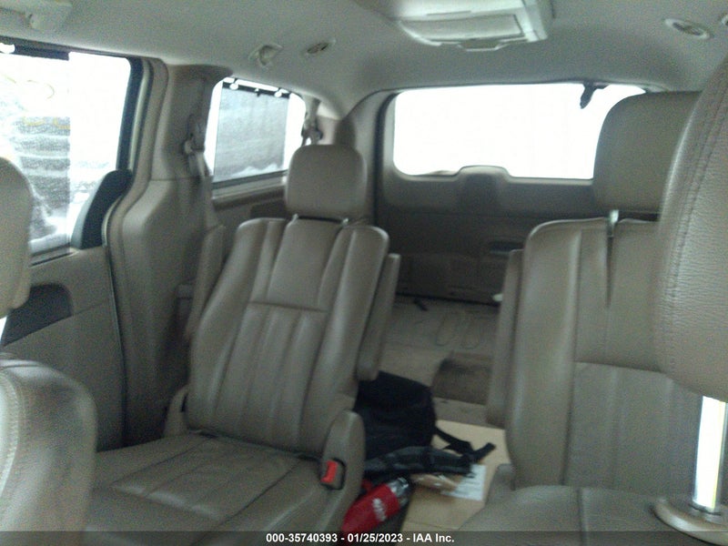 Chrysler Town & Country 2011г.