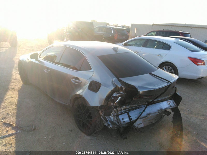 Lexus IS 2015г.