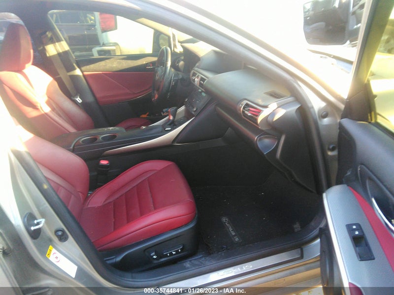 Lexus IS 2015г.