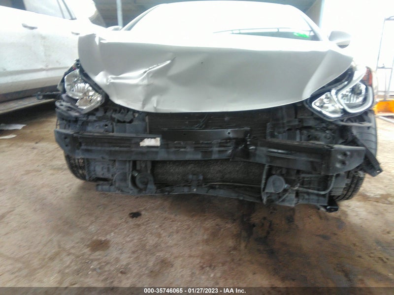 Hyundai Elantra 2016г.