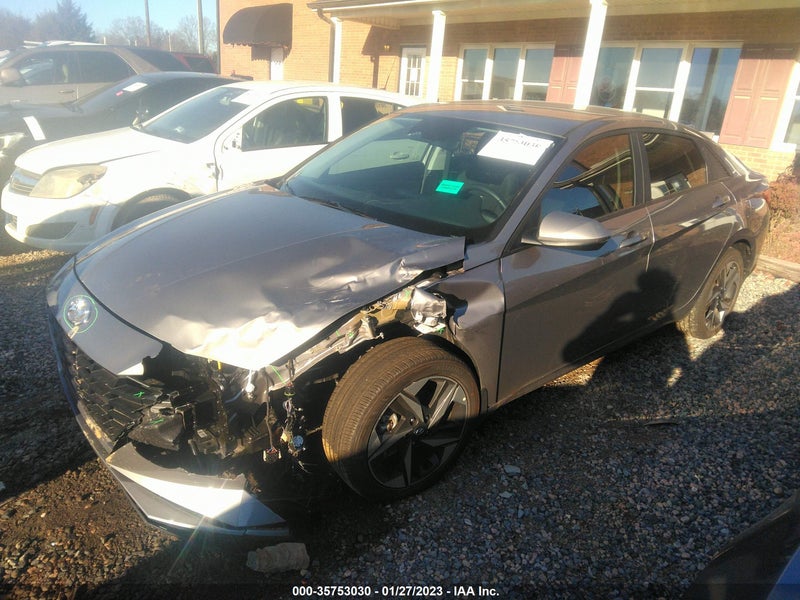 Hyundai Elantra 2023г.