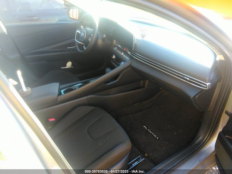 Hyundai Elantra 2023г.