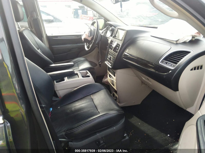 Chrysler Town & Country 2011г.