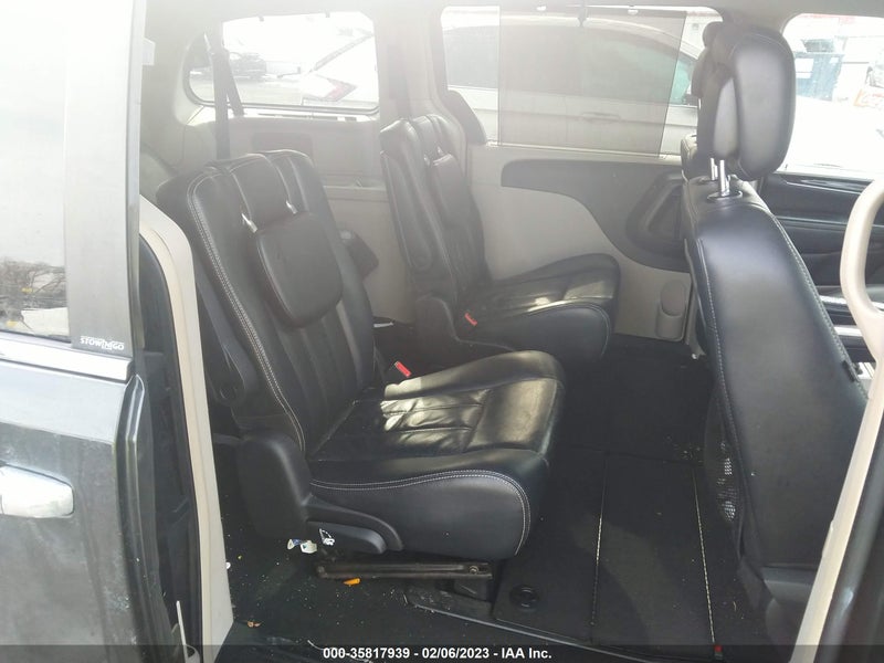 Chrysler Town & Country 2011г.