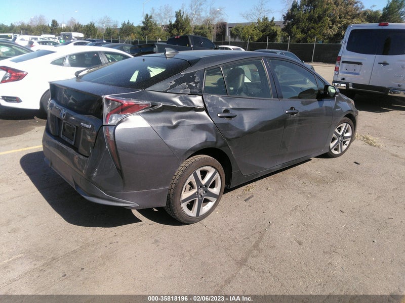 Toyota Prius 2017г.