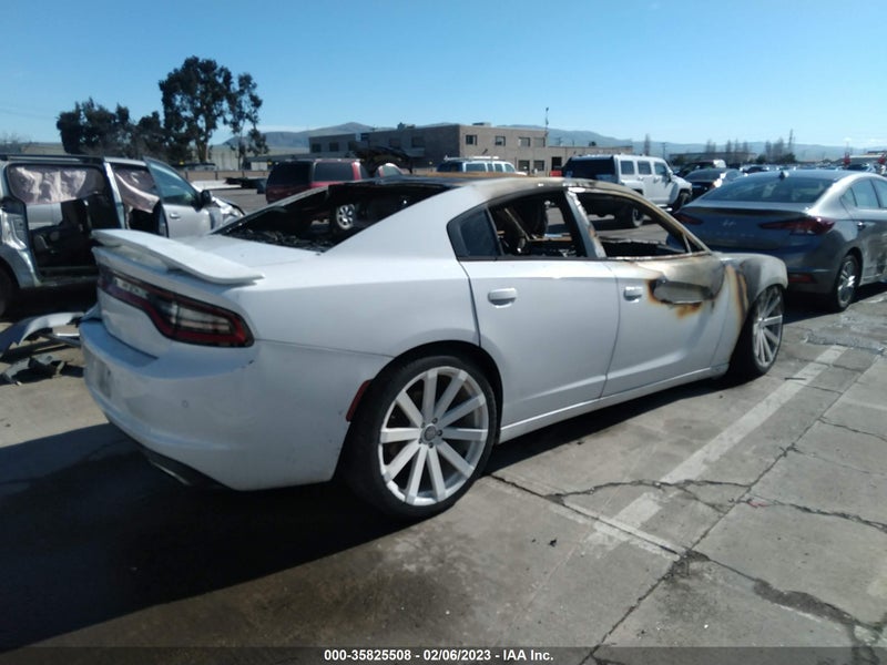 Dodge Charger 2015г.