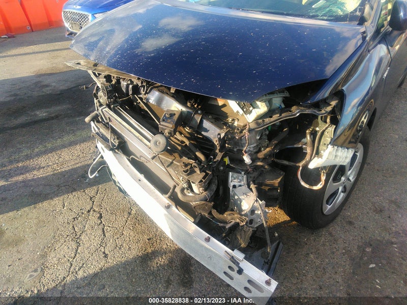 Toyota Prius 2015г.