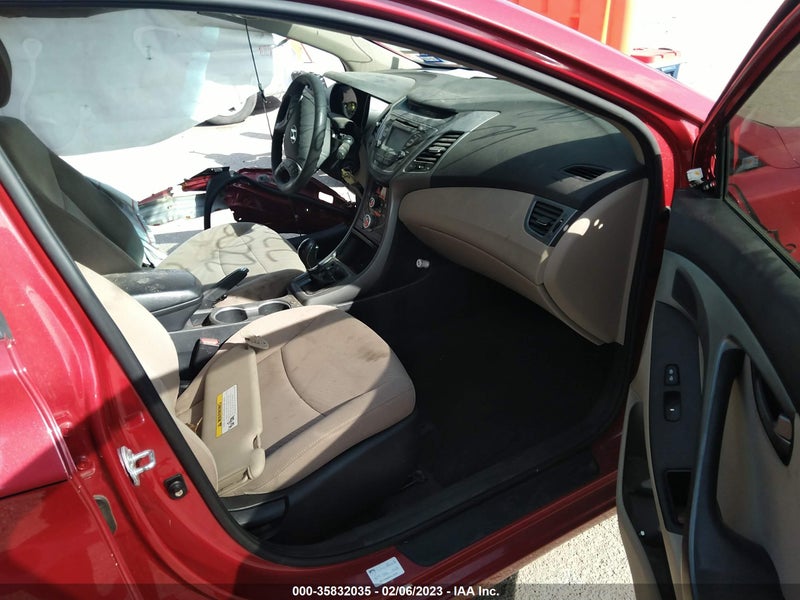 Hyundai Elantra 2015г.