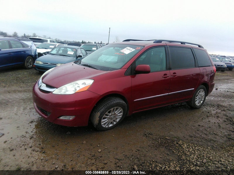 Toyota Sienna 2010г.